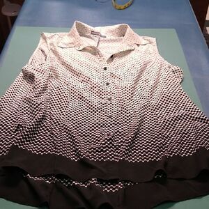 Stylish Black and White Sleeveless 1X Women's Top Cottagecore Grandmacore